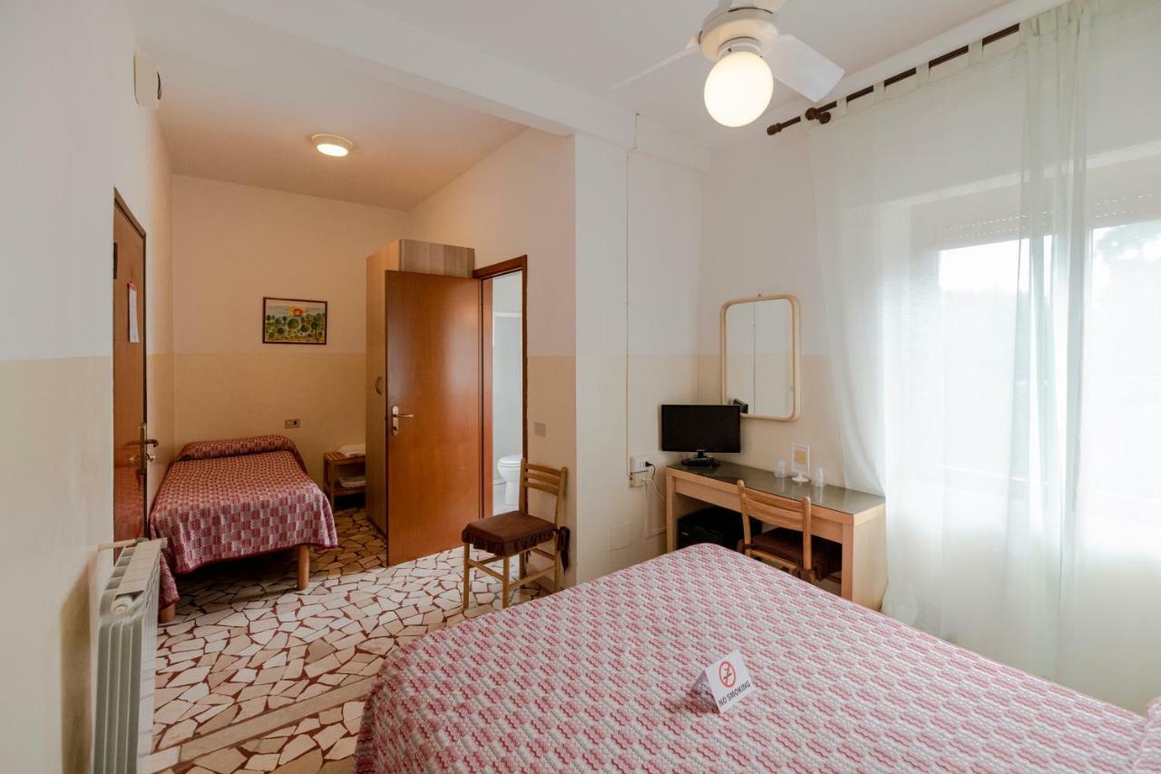 Villa Rosy Torre del Lago Puccini Buitenkant foto