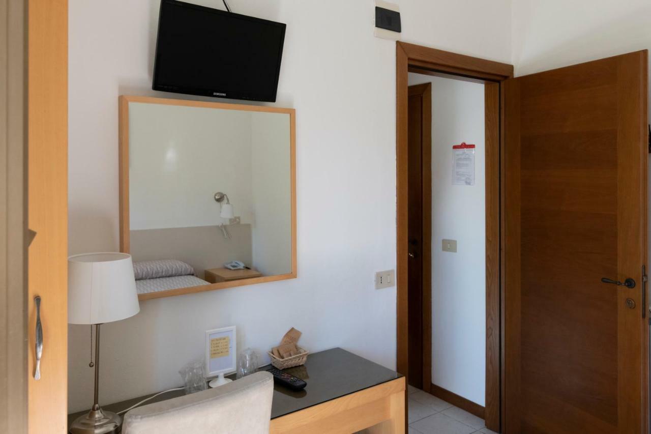 Villa Rosy Torre del Lago Puccini Buitenkant foto